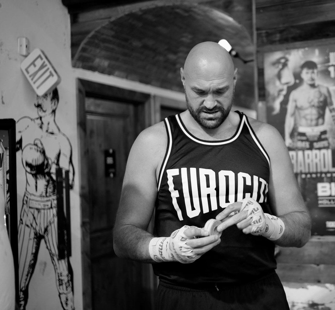 Fury wrapping his hands